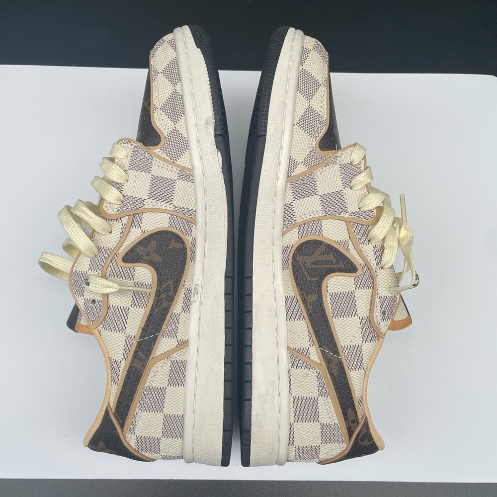Louis Vuitton Men’s Low-Top Sneakers in Beige/Brown - Picture 10 of 11